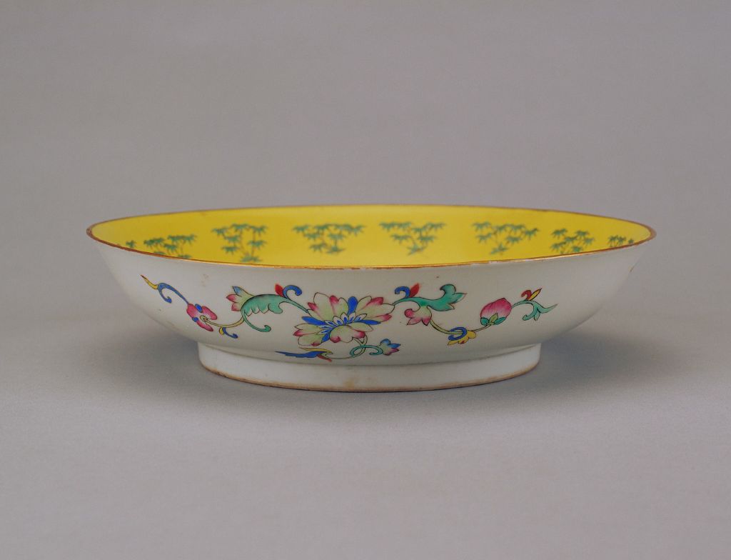 图片[1]-Yellow ground pastel colored bamboo pattern plate-China Archive